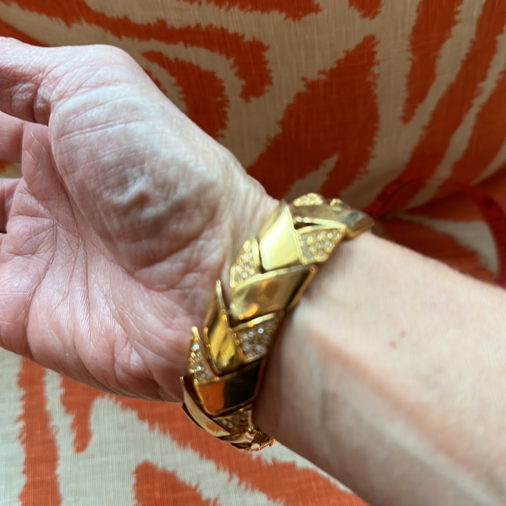 Sparkly fun gold tone and rhinestone bracelet.